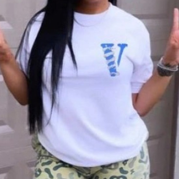 💋Blue V With A White Snake Wrapped Around The V Vlone Inspired On A White Top - Picture 4 of 6